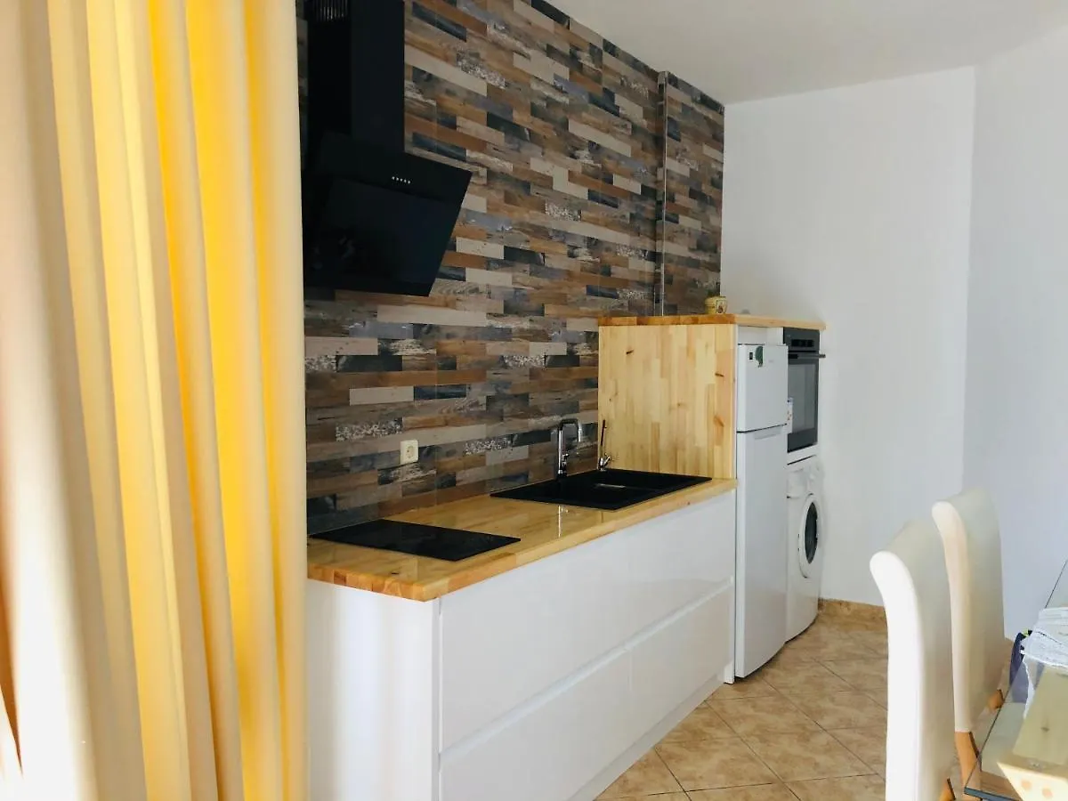 Flora Apartments Sarandë 0*,  Albania