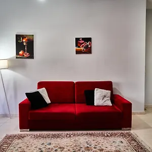 apartment-at-the-city-center-new-bazzar.hotels-in-tirana.com/